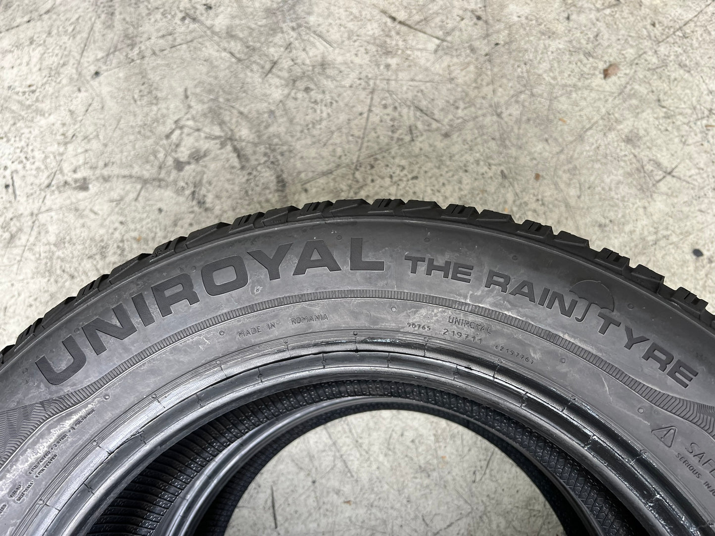 Usato: 2 Gomme 205/60R16 92H Uniroyal inverno 85% residui