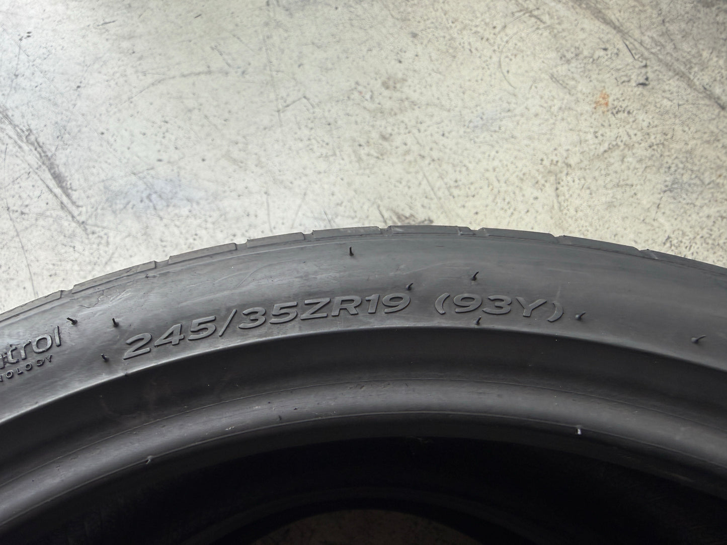 Usato: 2 Pneumatici Hankook Ventus S1 evo3 K127 245/35ZR19 93Y XL Estivi 75% Residui