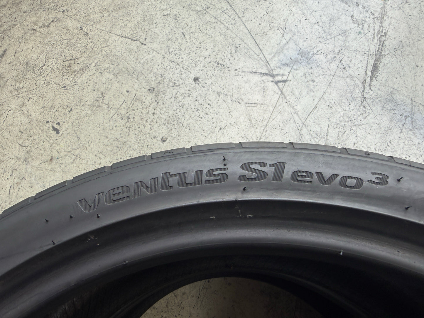 Usato: 2 Pneumatici Hankook Ventus S1 evo3 K127 245/35ZR19 93Y XL Estivi 75% Residui
