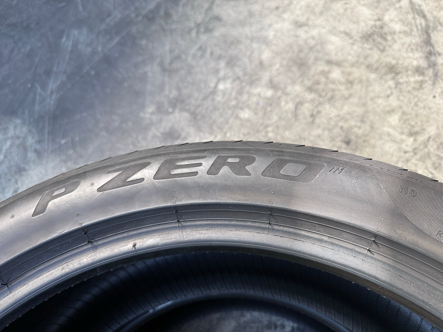 Usato: 2 Pneumatici Pirelli P Zero 285/40R21 (109Y) XL N0 Estivi 85% Residui