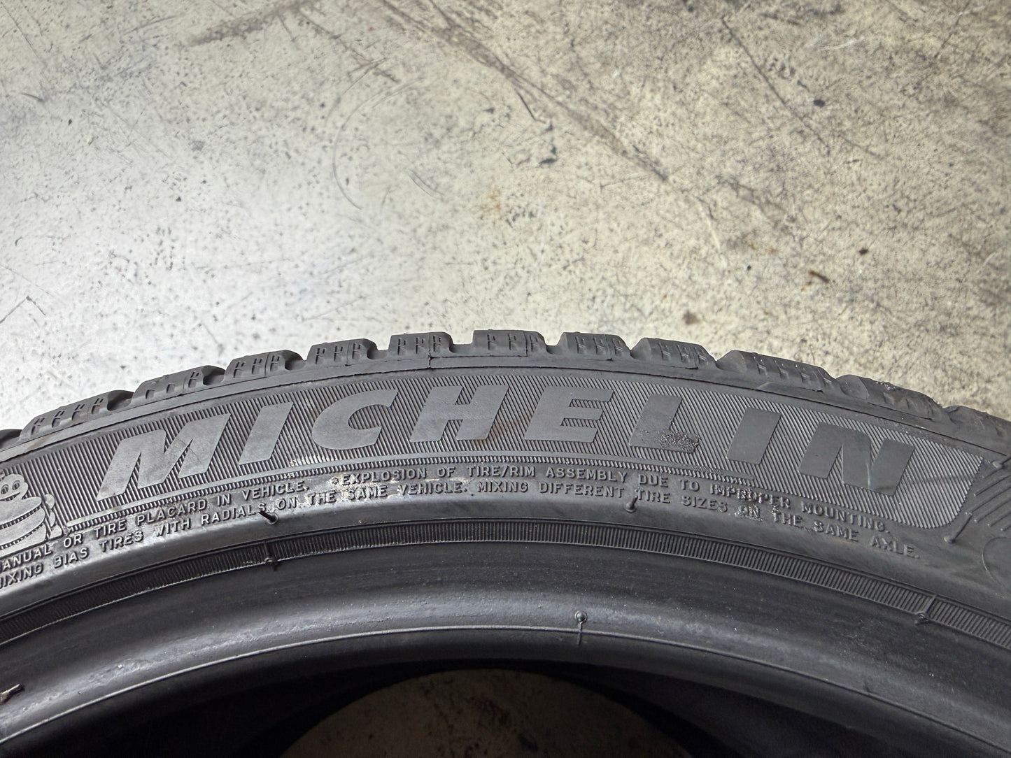 Usato: 2 Pneumatici Michelin CrossClimate+ 225/40R18 92Y XL Run Flat MFS 4 Stagioni 80% Residui
