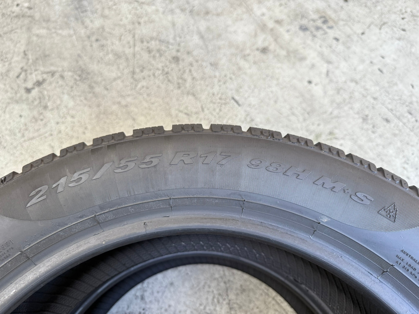 Usato: 2 Gomme 215/55R17 98H XL Pirelli Invernali 85% residui
