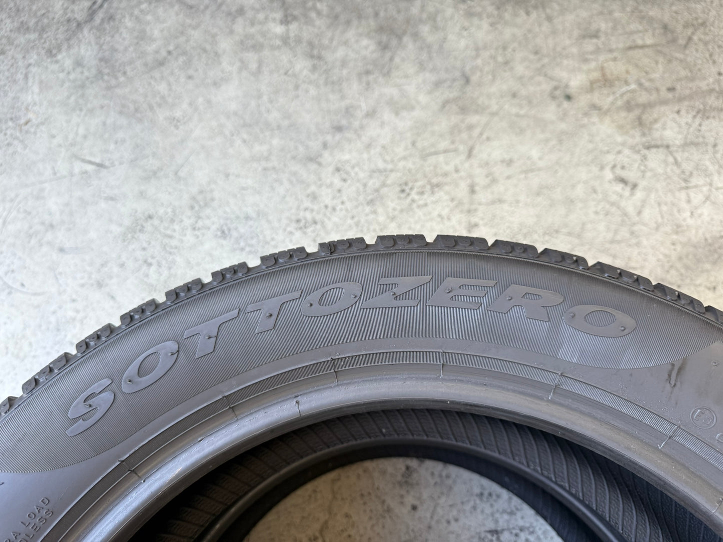 Usato: 2 Gomme 215/55R17 98H XL Pirelli Invernali 85% residui