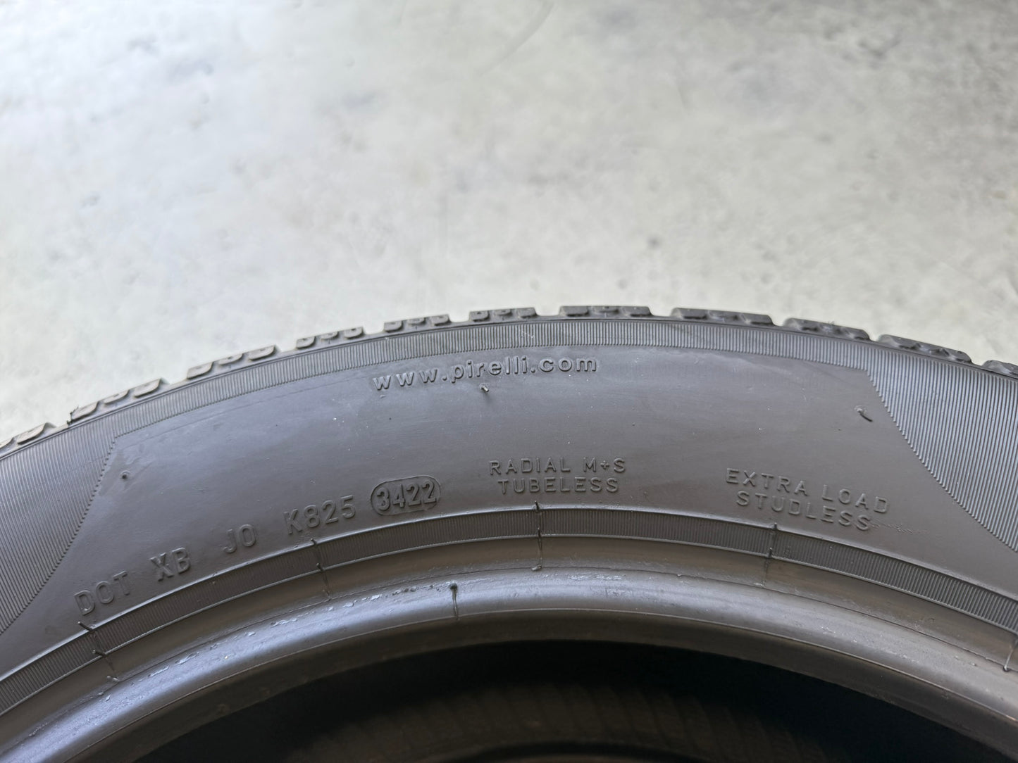 Usato: 2 Gomme 215/55R17 98H XL Pirelli Invernali 85% residui