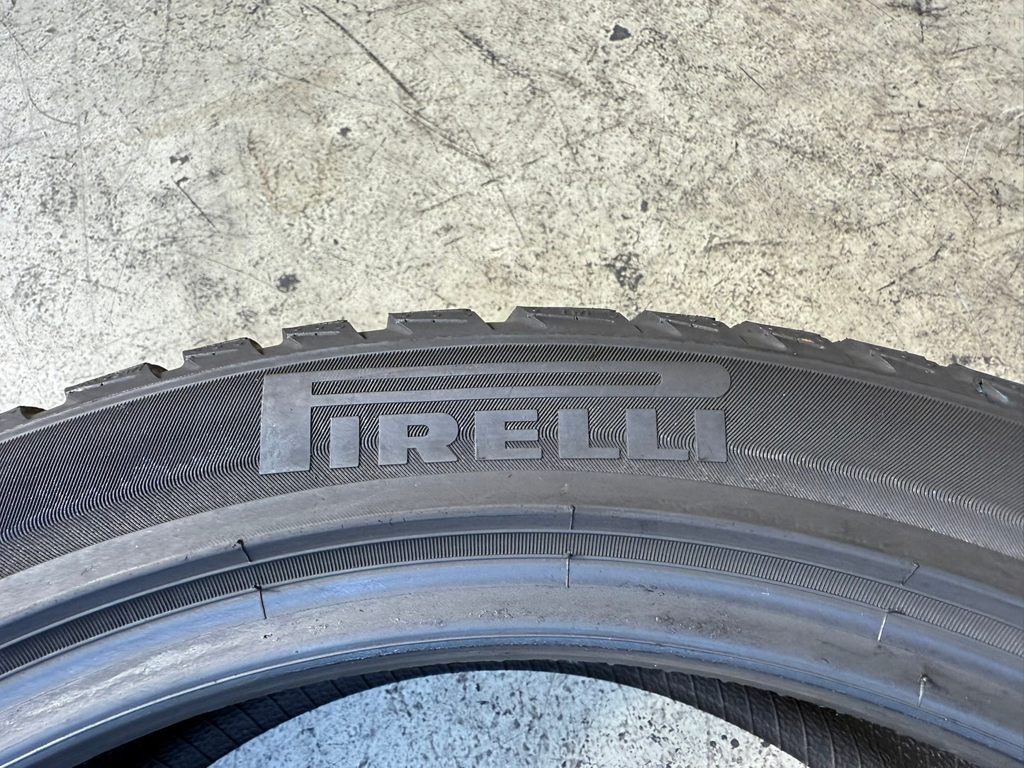 Usato: 4 Gomme 235/40R19 96V XL Pirelli Invernali 80-90% residui