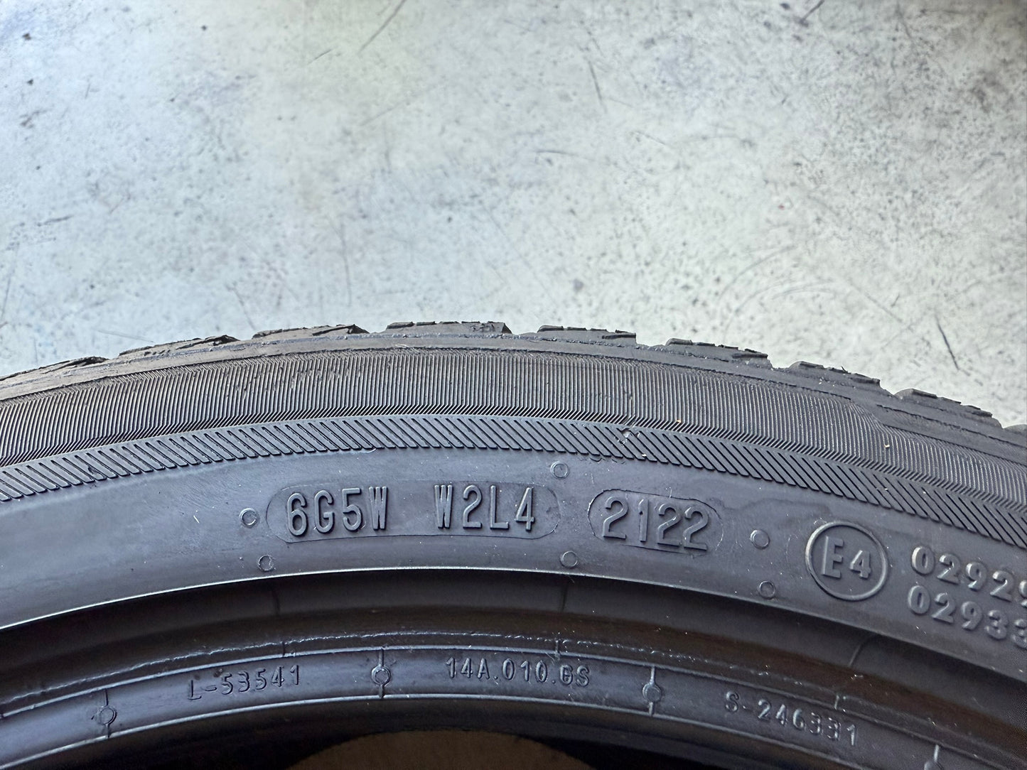Usato: 2 Gomme 255/40R19 100V XL Barum Invernali 95% residui