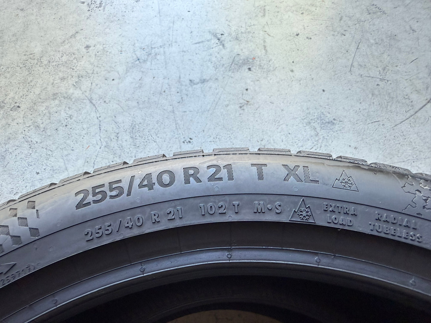 Usato: 2 Gomme 255/40R21 102T XL Continental Invernali 95% residui