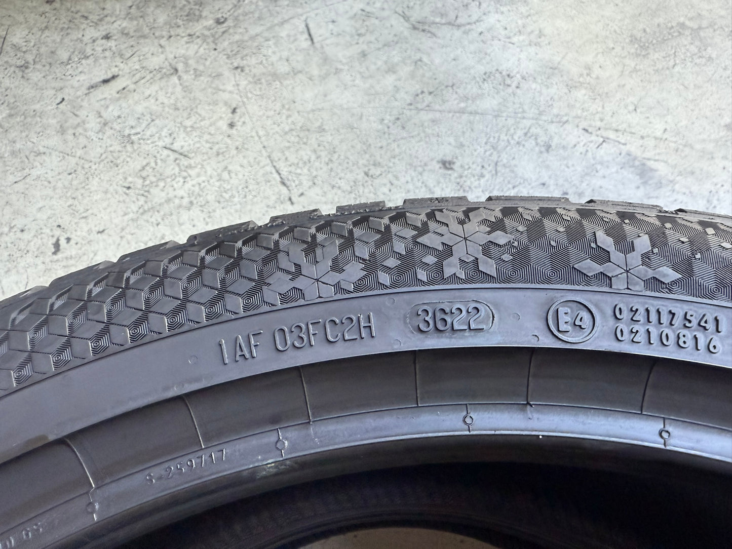 Usato: 2 Gomme 255/40R21 102T XL Continental Invernali 95% residui