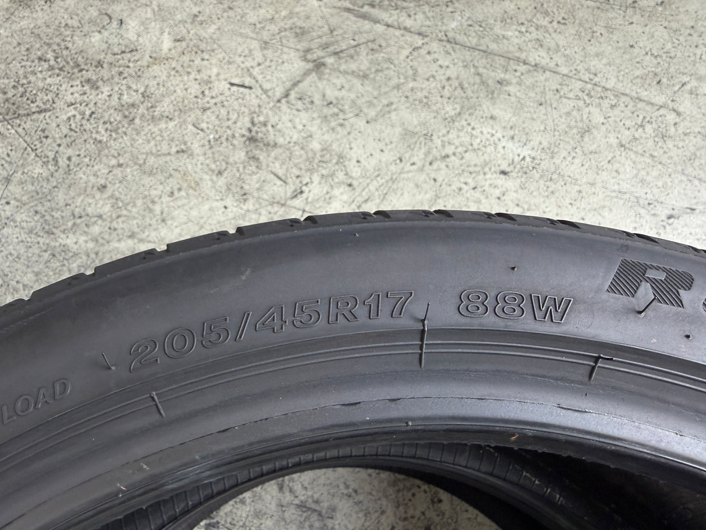 Usato: 2 Pneumatici Firestone Roadhawk 205/45R17 88W XL Estive 80% Residui