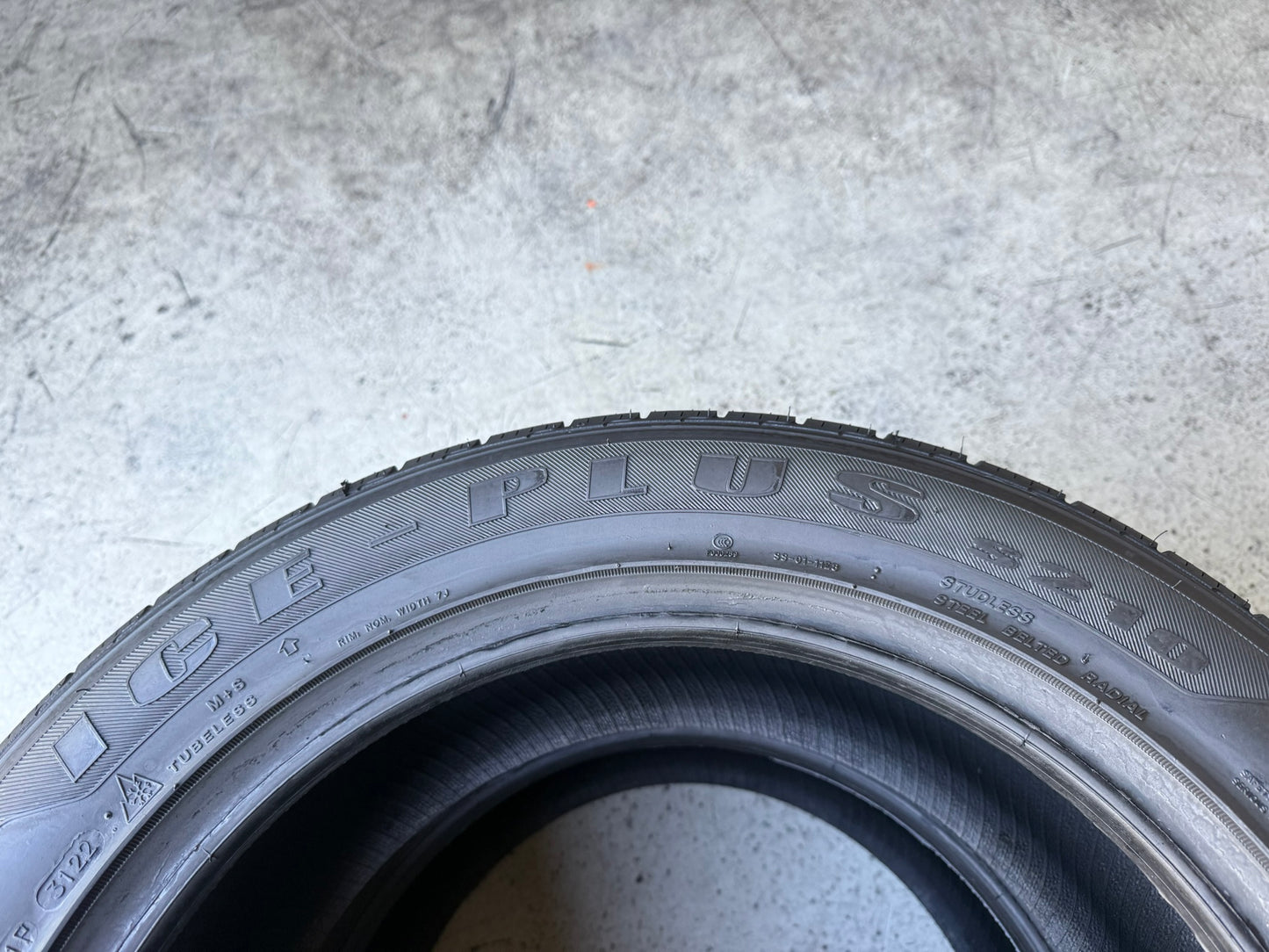 Usato: 2 Gomme 215/55R17 98V XL Tracmax Invernali 100% residui