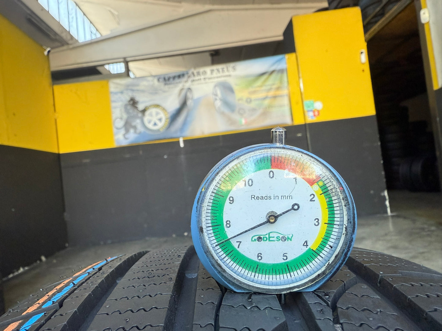 Usato: 2 Gomme 215/55R17 98V XL Tracmax Invernali 100% residui