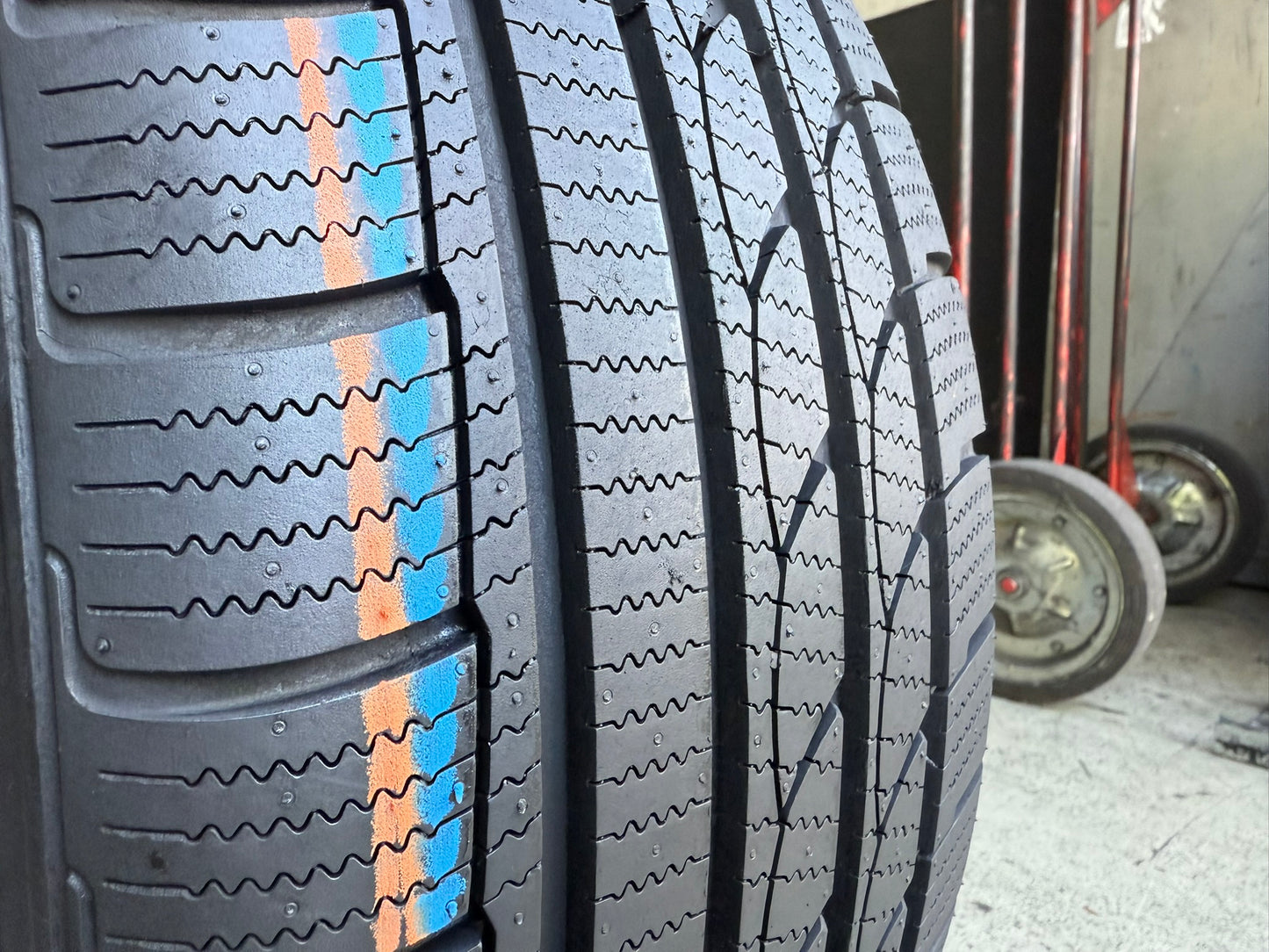Usato: 2 Gomme 215/55R17 98V XL Tracmax Invernali 100% residui