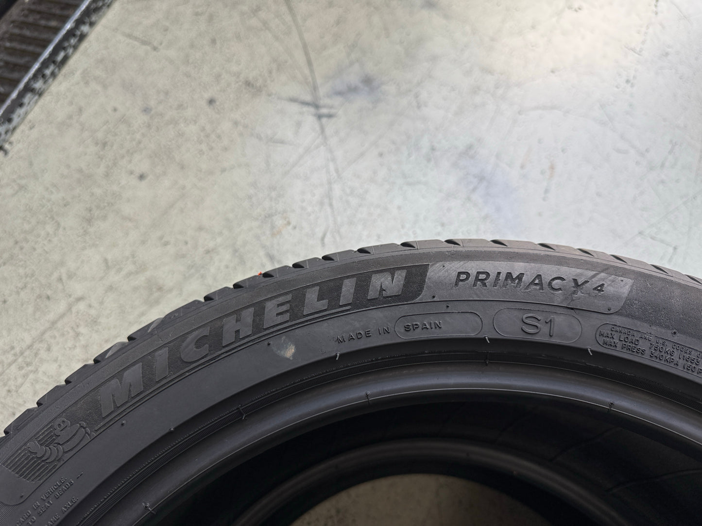 Usato: 2 Pneumatici Michelin Primacy 4 235/45R18 98W XL Estive 75% Residui