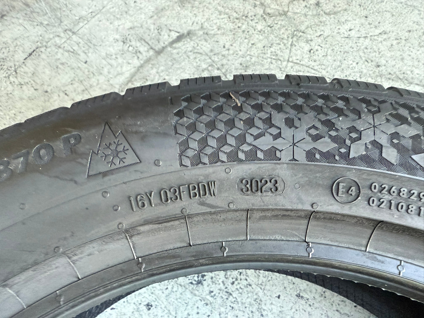 Nuovo: 1 Gomma 215/60R17 96H Continental Invernale