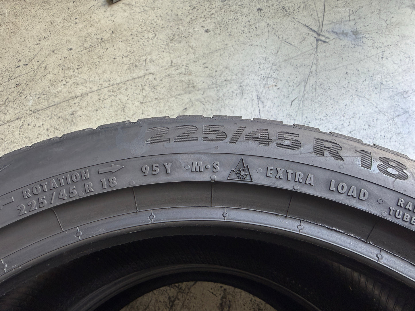 Usato: 2 Pneumatici Continental AllSeasonContact 225/45R18 95Y XL FR 3PMSF EVc 4 Stagioni 80% Residui