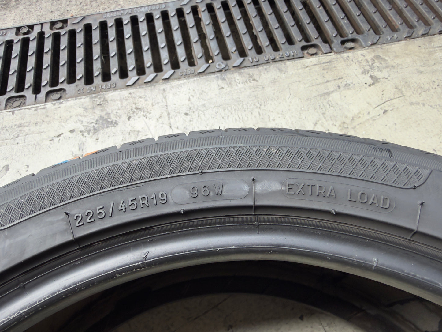 Usato: 4 Pneumatici Kleber Dynaxer UHP 225/45R19 96W XL Estive 85% Residui