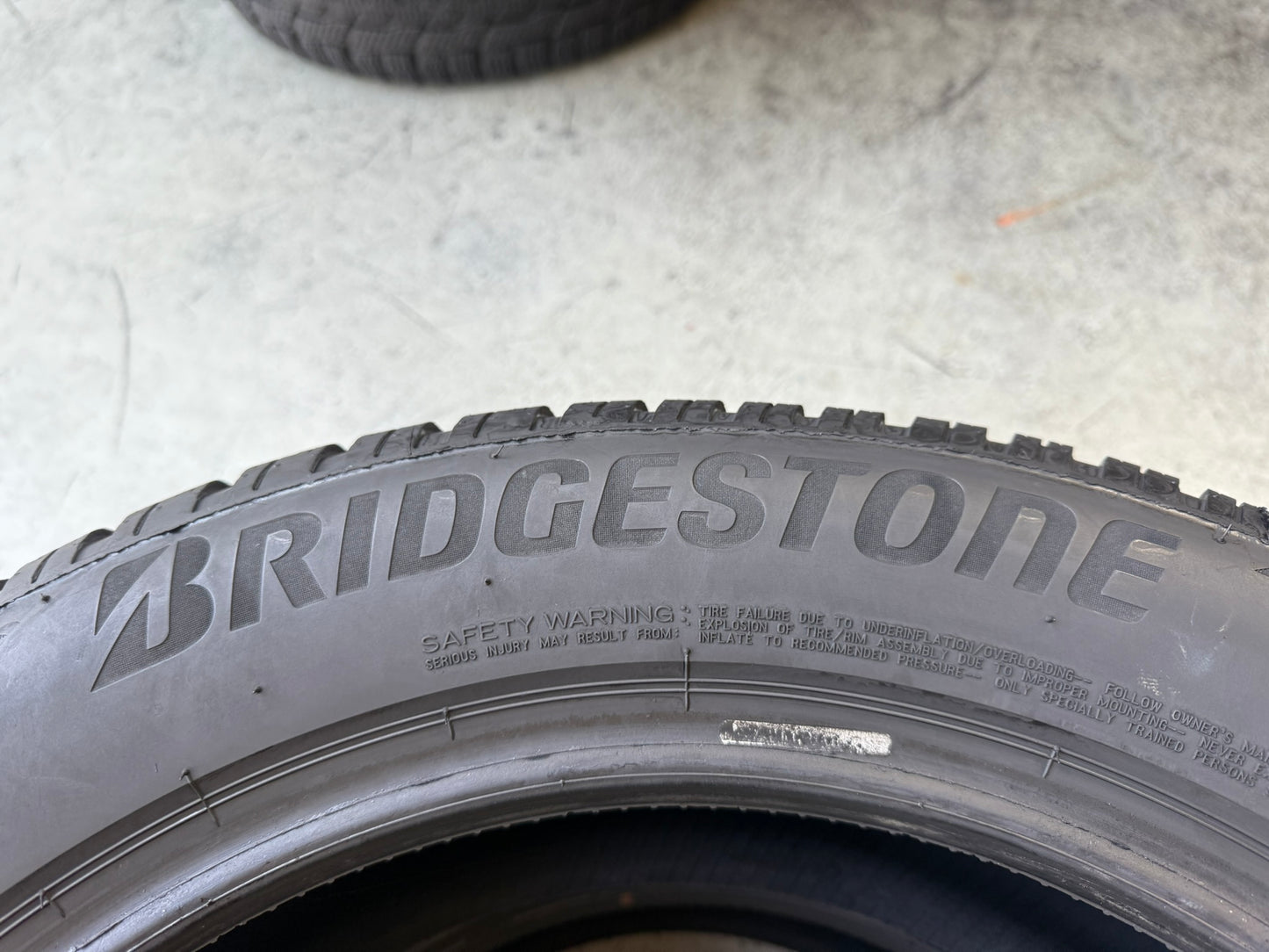 Usato: 2 Gomme 235/55R18 104H XL Bridgestone Invernali 80% residui