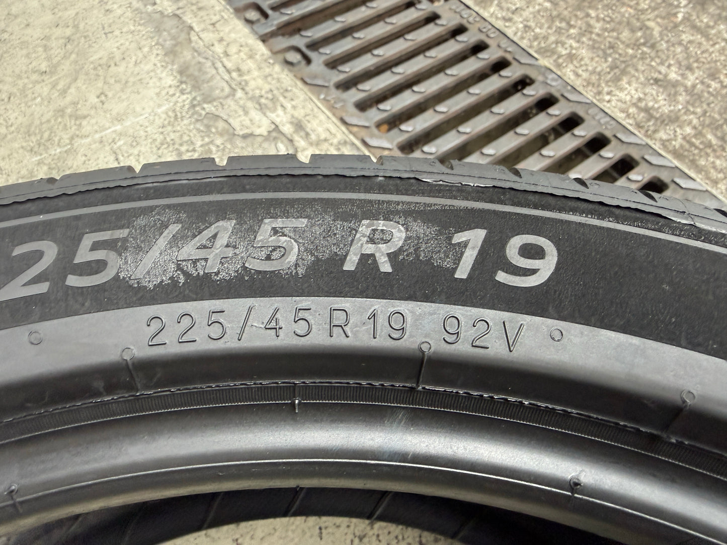Usato: 4 Pneumatici Michelin e-Primacy 2 225/45R19 92V Estivi 95% residui DOT 2025 / 2026