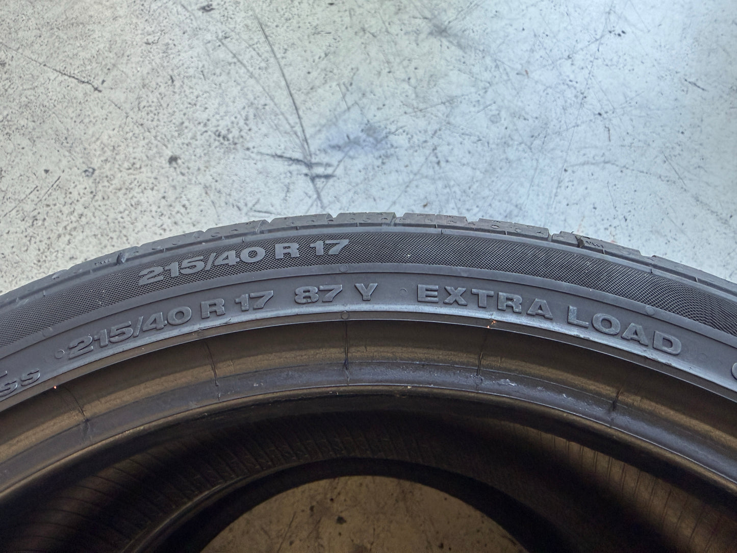 Usato: 2 Pneumatici Continental ContiPremiumContact 2 215/40R17 87Y XL Estive 90% Residui