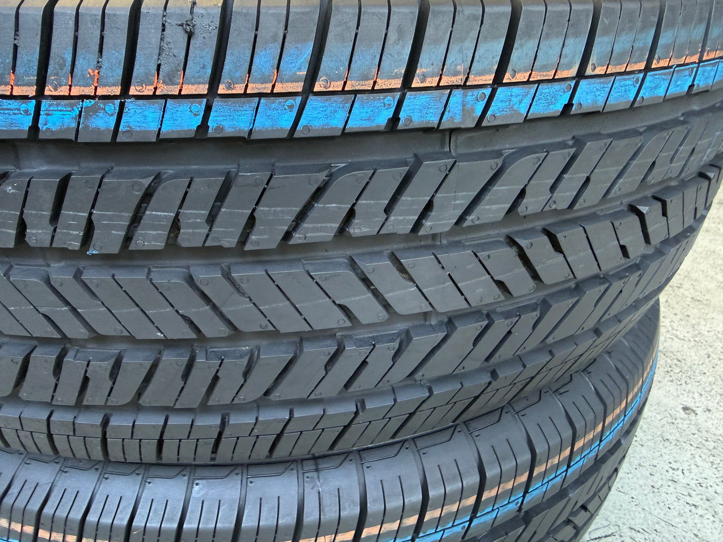 Nuovi/Demo: 2 Pneumatici Bridgestone Dueler H/T 255/70R18 113T Estivi