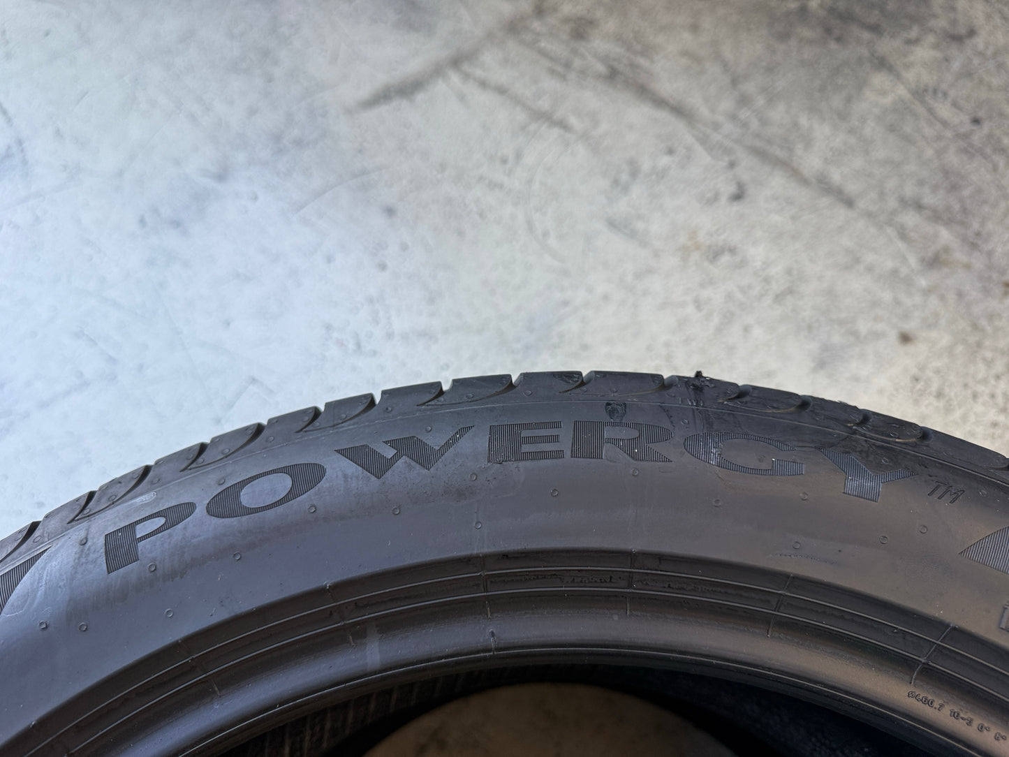 Usato: 2 Pneumatici Pirelli Powergy 235/45R18 98Y XL Estive 90% Residui