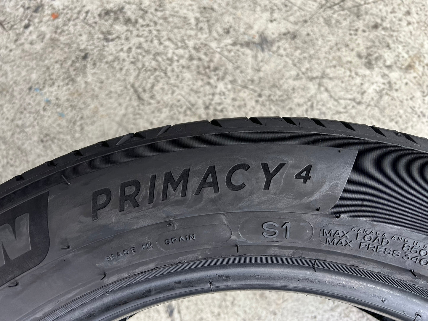 Usato:4 Gomme 225/55R18 102V XL Michelin estive 80% residui DOT 2022