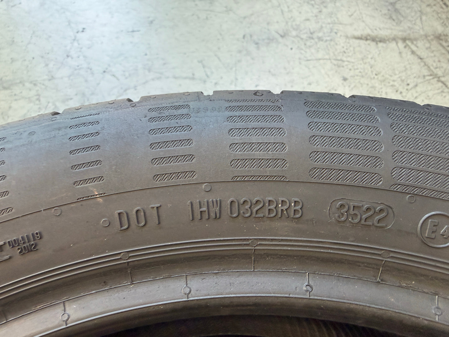 2 Pneumatici Continental ContiEcoContact 5 ContiSeal 245/45R18 96W Estivi 80% Residui