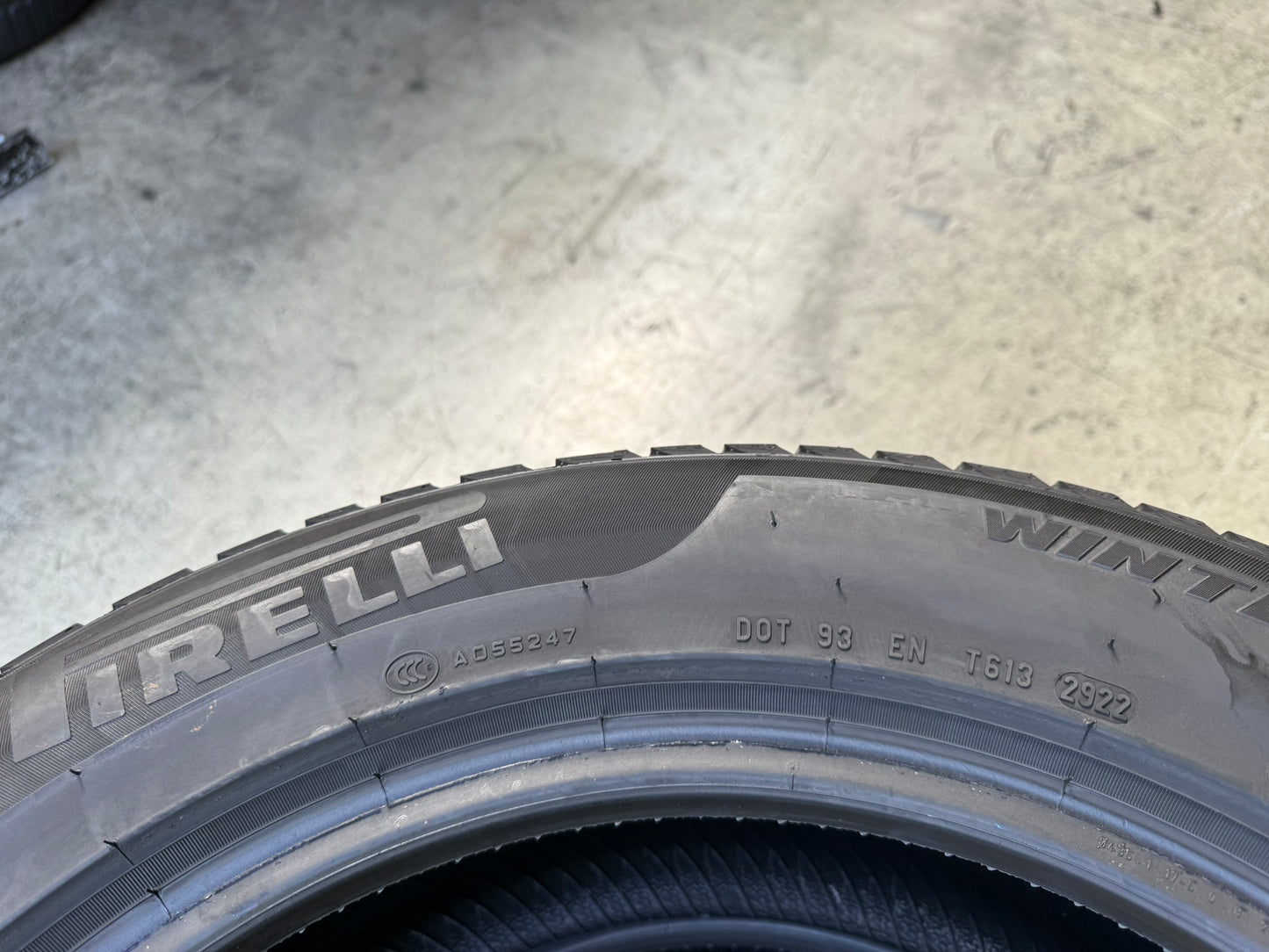 Usato: 2 Gomme 225/55R17 97H Pirelli Invernali 90% residui