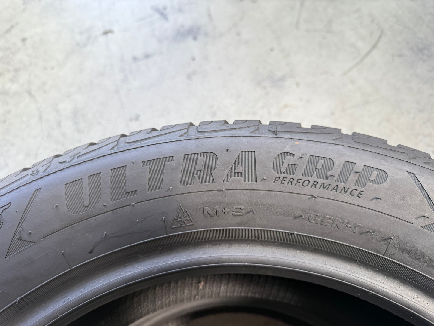 Usato: 2 Gomme 225/55R17 97H Goodyear Invernali 85% residui