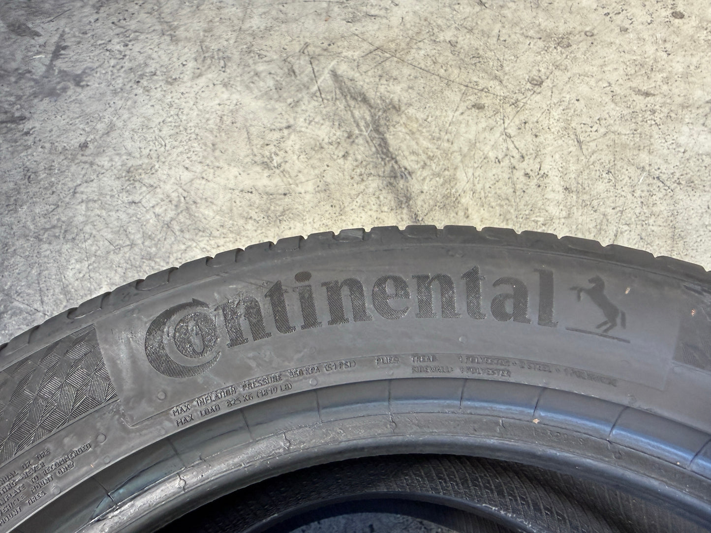 Usato: 2 Pneumatici Continental UltraContact 235/50R18 101V XL Estivi 85% residui