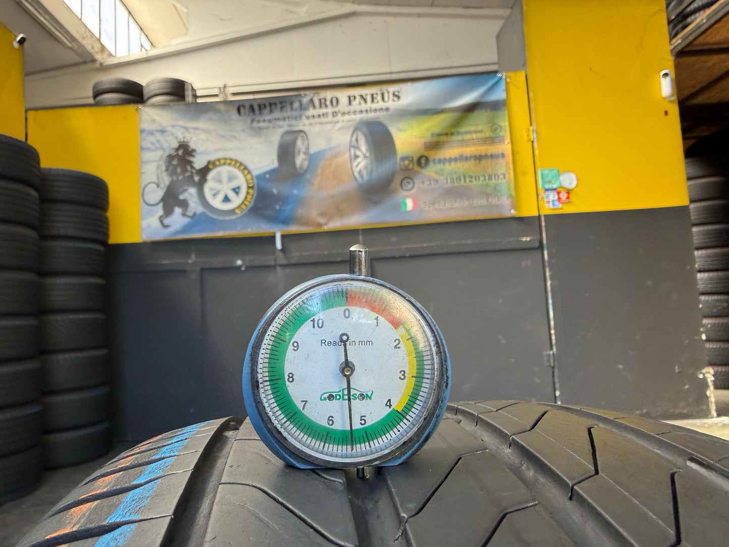 Usato: 2 Pneumatici Continental UltraContact 235/50R18 101V XL Estivi 85% residui