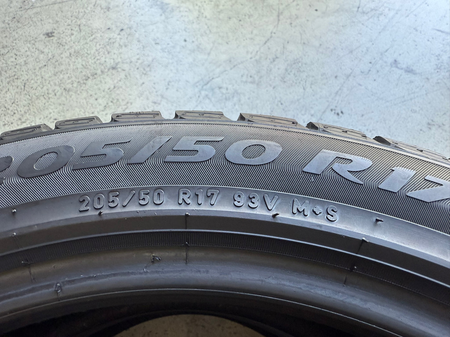 Usato: 2 Gomme 205/50R17 93V XL Pirelli Invernali 80% residui