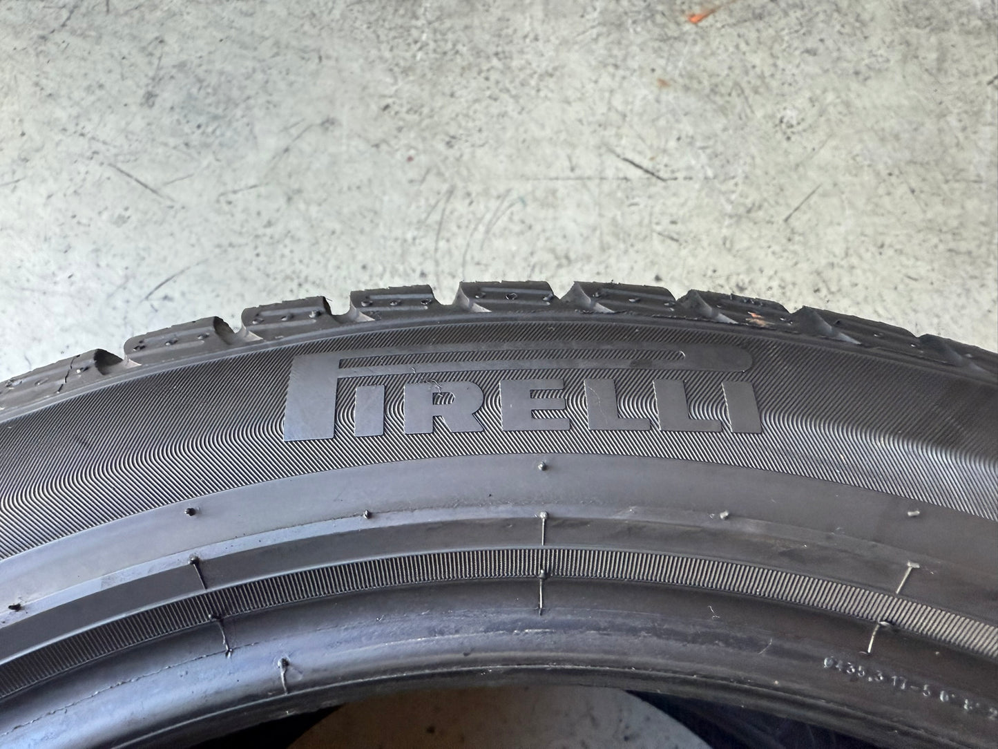 Usato: 2 Gomme 205/50R17 93V XL Pirelli Invernali 80% residui
