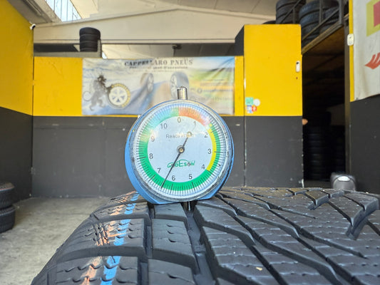 Usato: 2 Gomme 245/45R18 100V XL Goodyear Invernale 95% residui