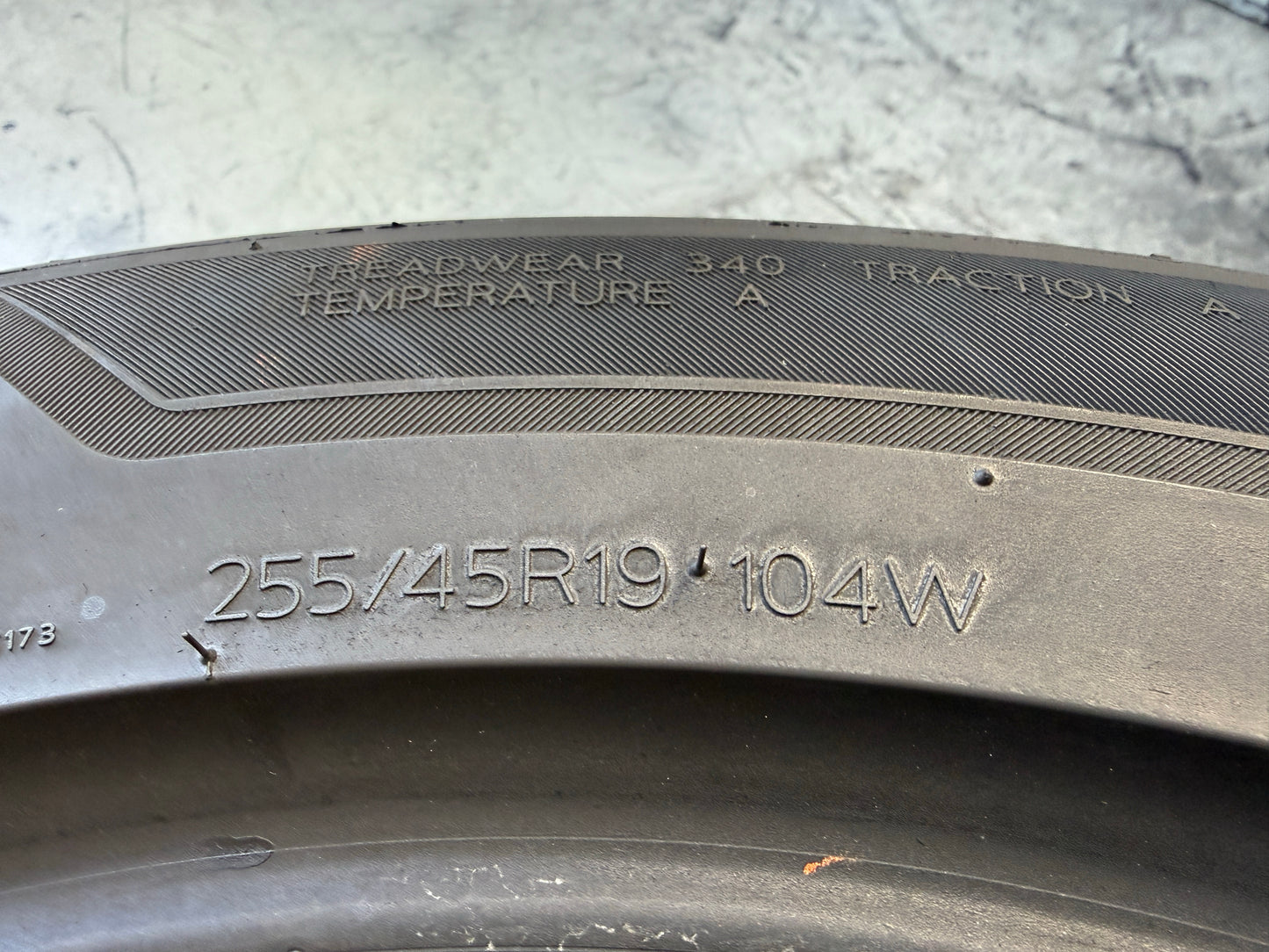 Usato: 2 Pneumatici Hankook Ventus S1 Evo3 EV K127E T2 Tesla Sound Absorber 255/45R19 104W XL Estivi 85% residui DOT 2025