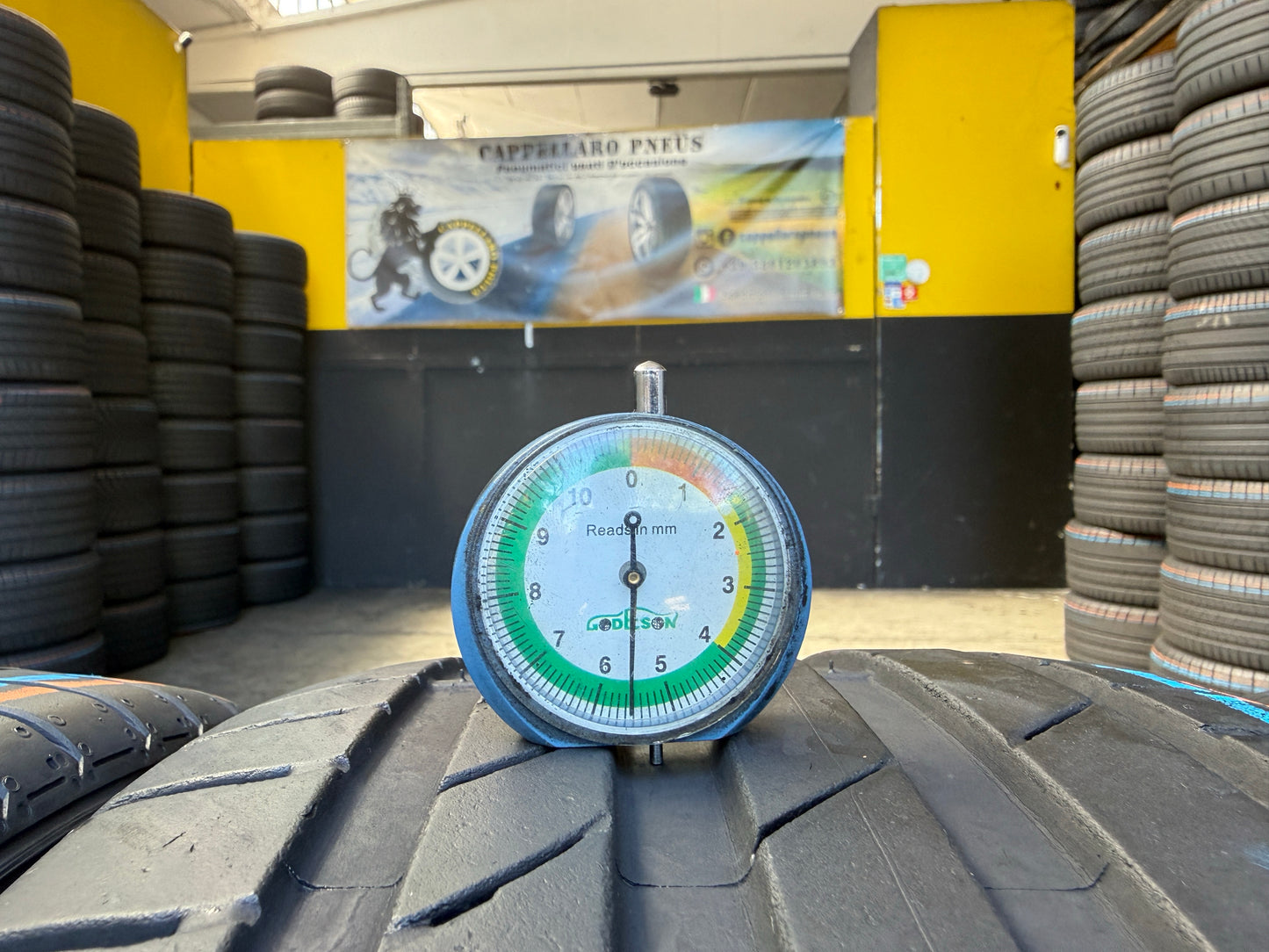 Usato: 4 Pneumatici x2 Nexen + x2 Kumho 245/45R19 102W/Y XL Estivi 80-85% residui