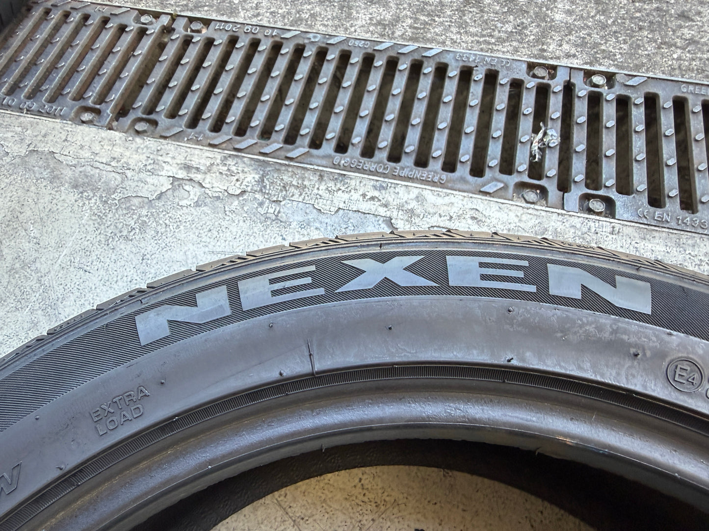 Usato: 4 Pneumatici x2 Nexen + x2 Kumho 245/45R19 102W/Y XL Estivi 80-85% residui