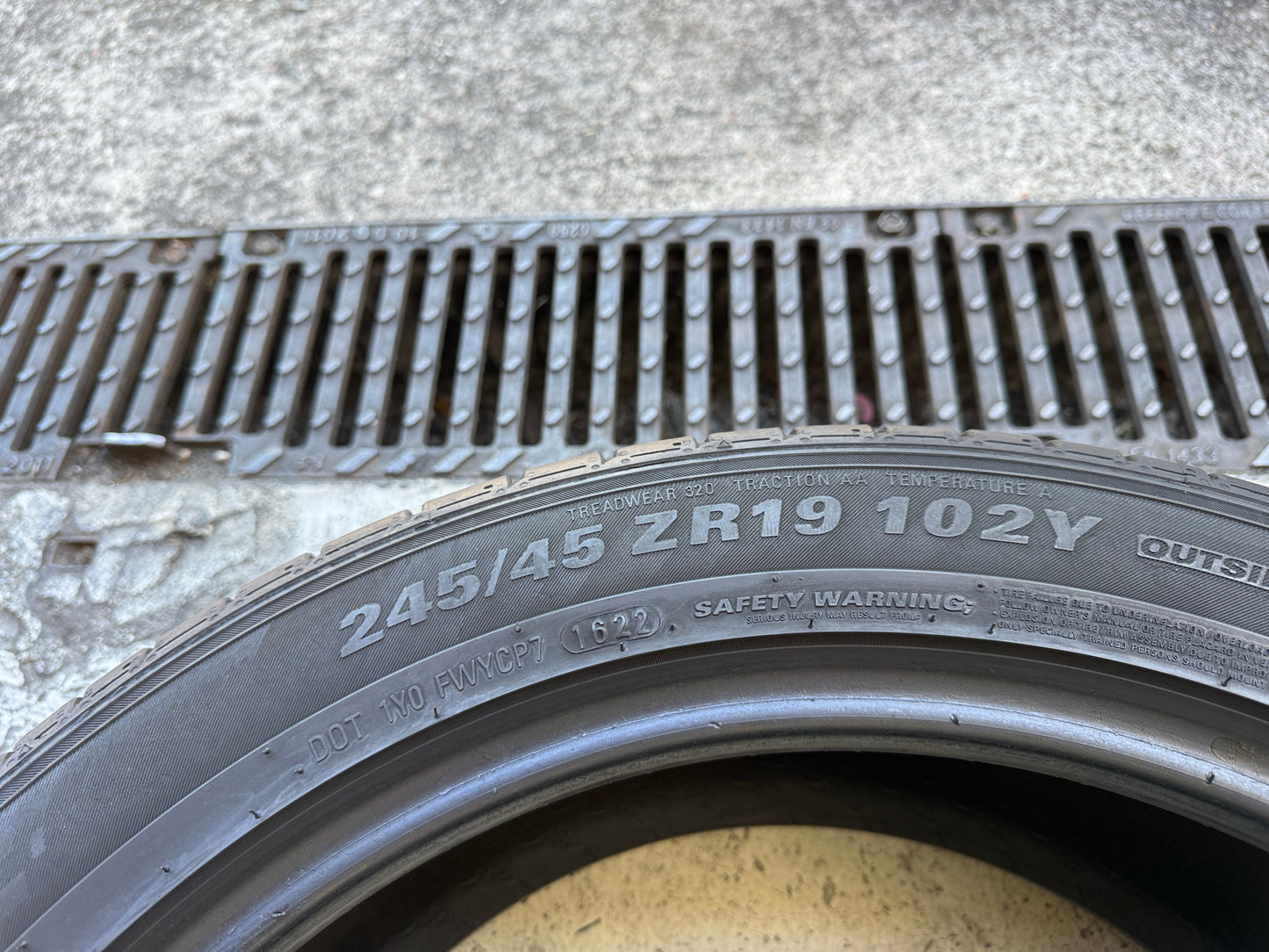 Usato: 4 Pneumatici x2 Nexen + x2 Kumho 245/45R19 102W/Y XL Estivi 80-85% residui