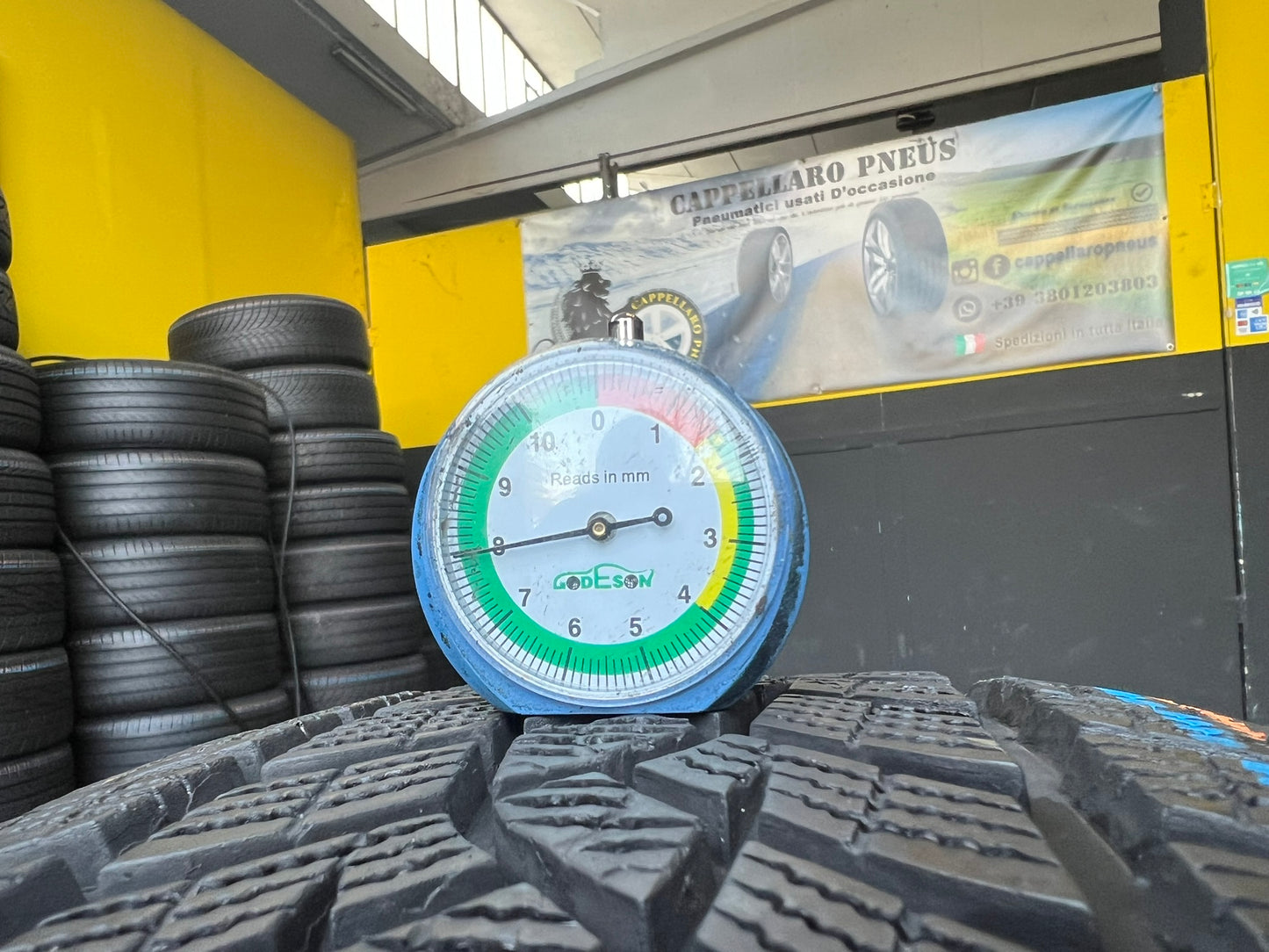 Usato: 2 Gomme 215/55R17 98V XL Goodyear invernali 99% residui