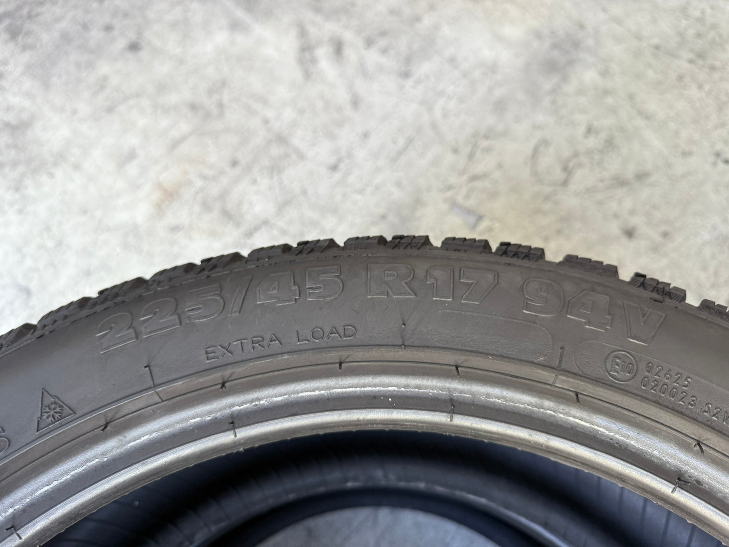 Usato: 1 Gomma 225/45R17 94V XL Strial Invernale 90% residui