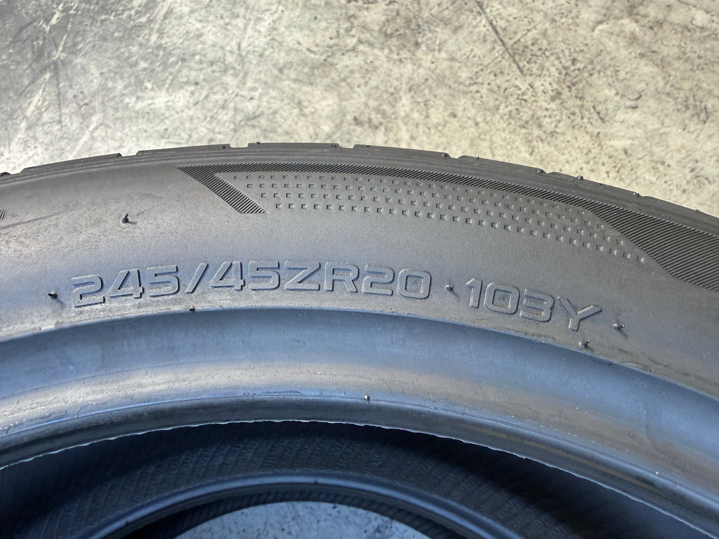 Demo: 2 Pneumatici Hankook Ventus V12 evo2 245/45R20 103Y XL FSL Estivi