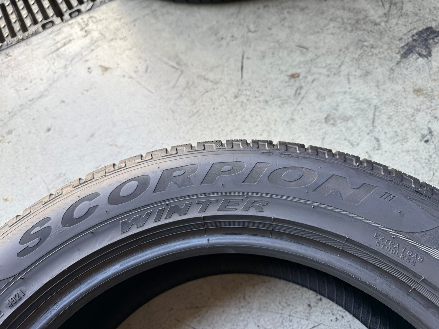 Usato: 4 Gomme 235/55R18 104H XL Pirelli Invernale 80% residui
