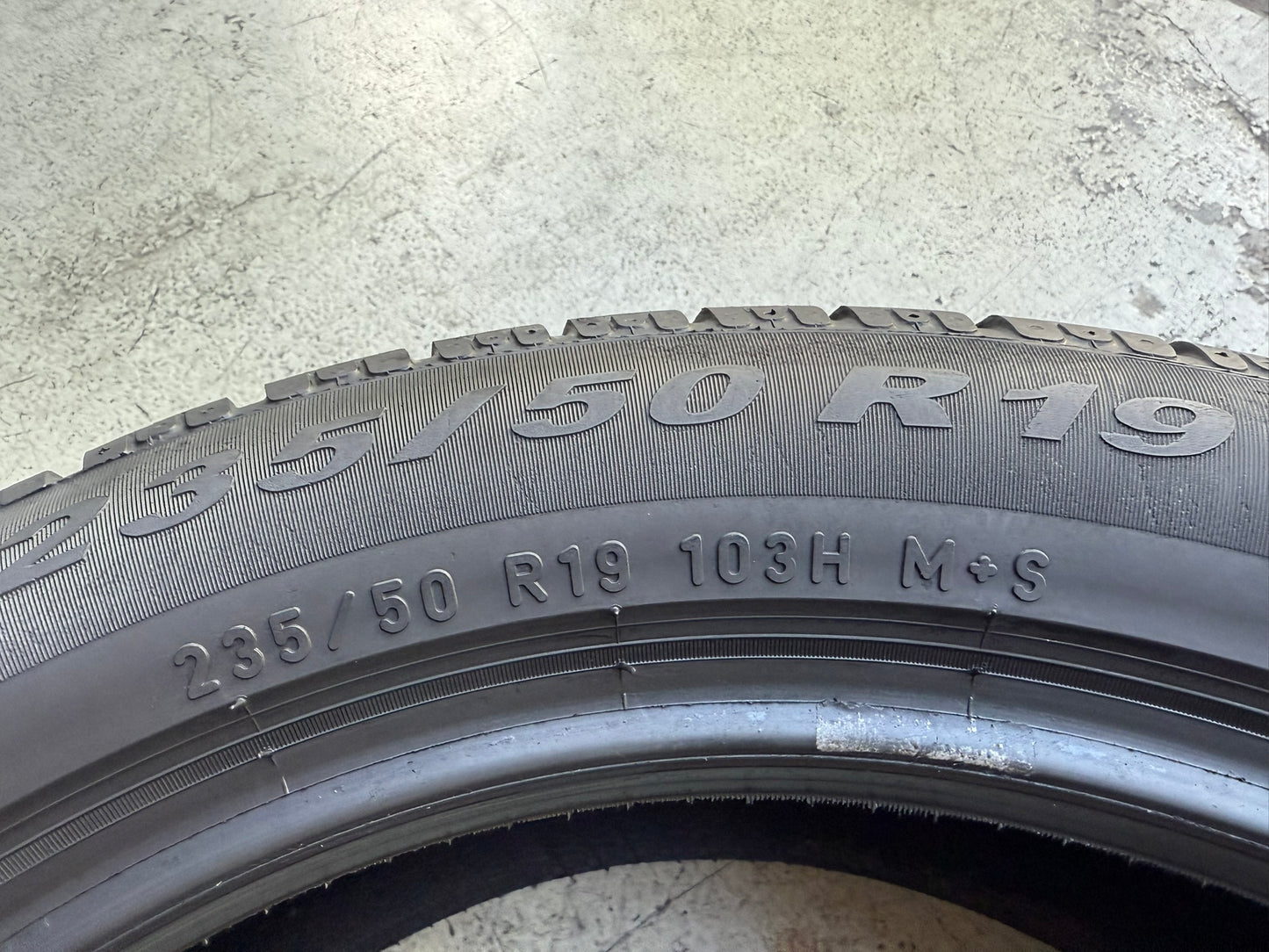 Usato: 4 Gomme 235/50R19 103H XL Pirelli Invernale 90–95% residui