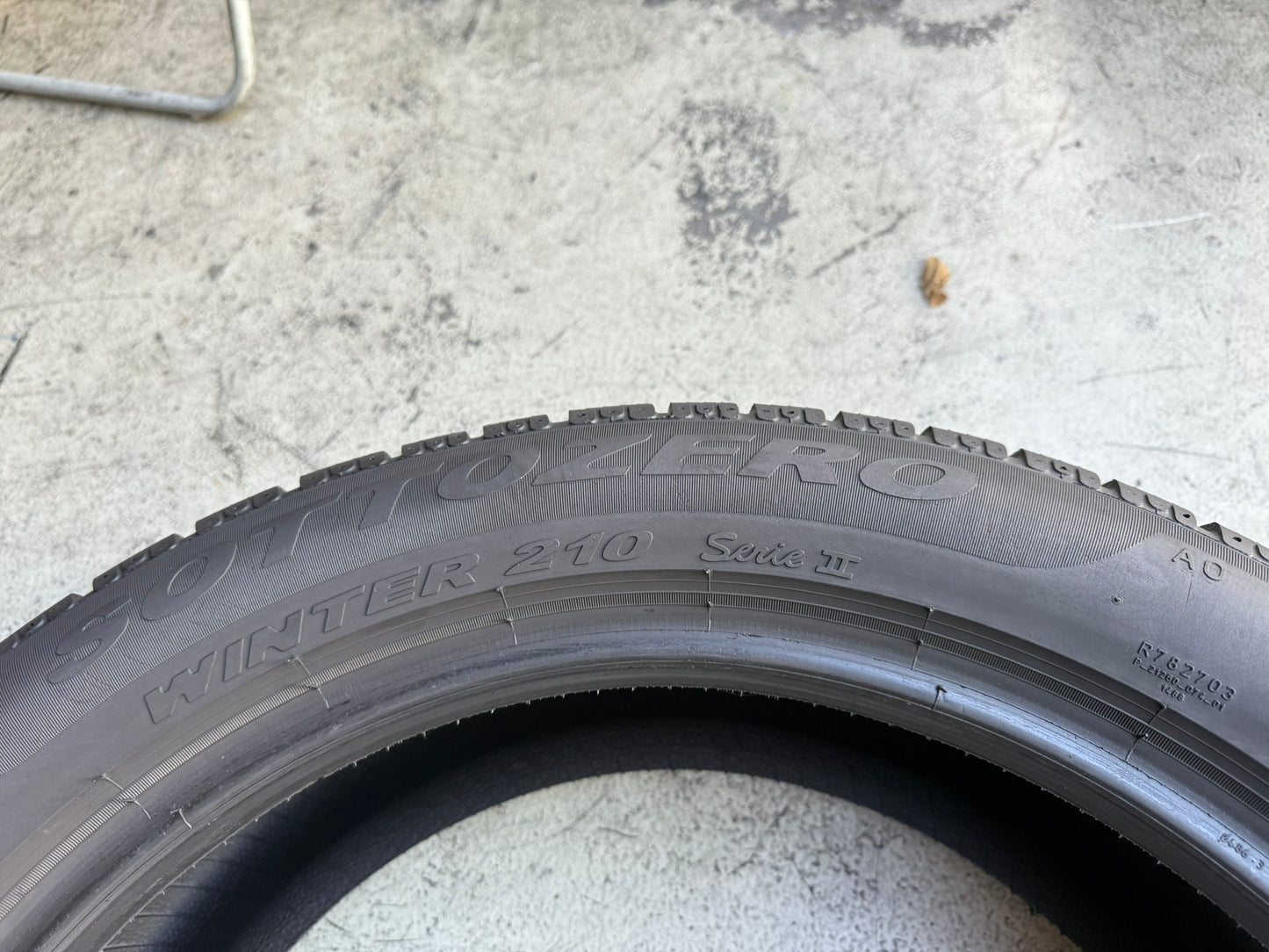 Usato: 4 Gomme 235/50R19 103H XL Pirelli Invernale 90–95% residui