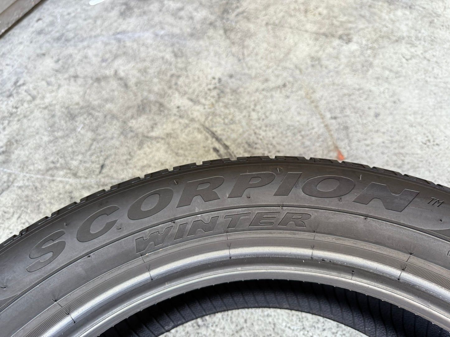 Usato: 4 Gomme 235/50R19 103H XL Pirelli Invernale 80% residui