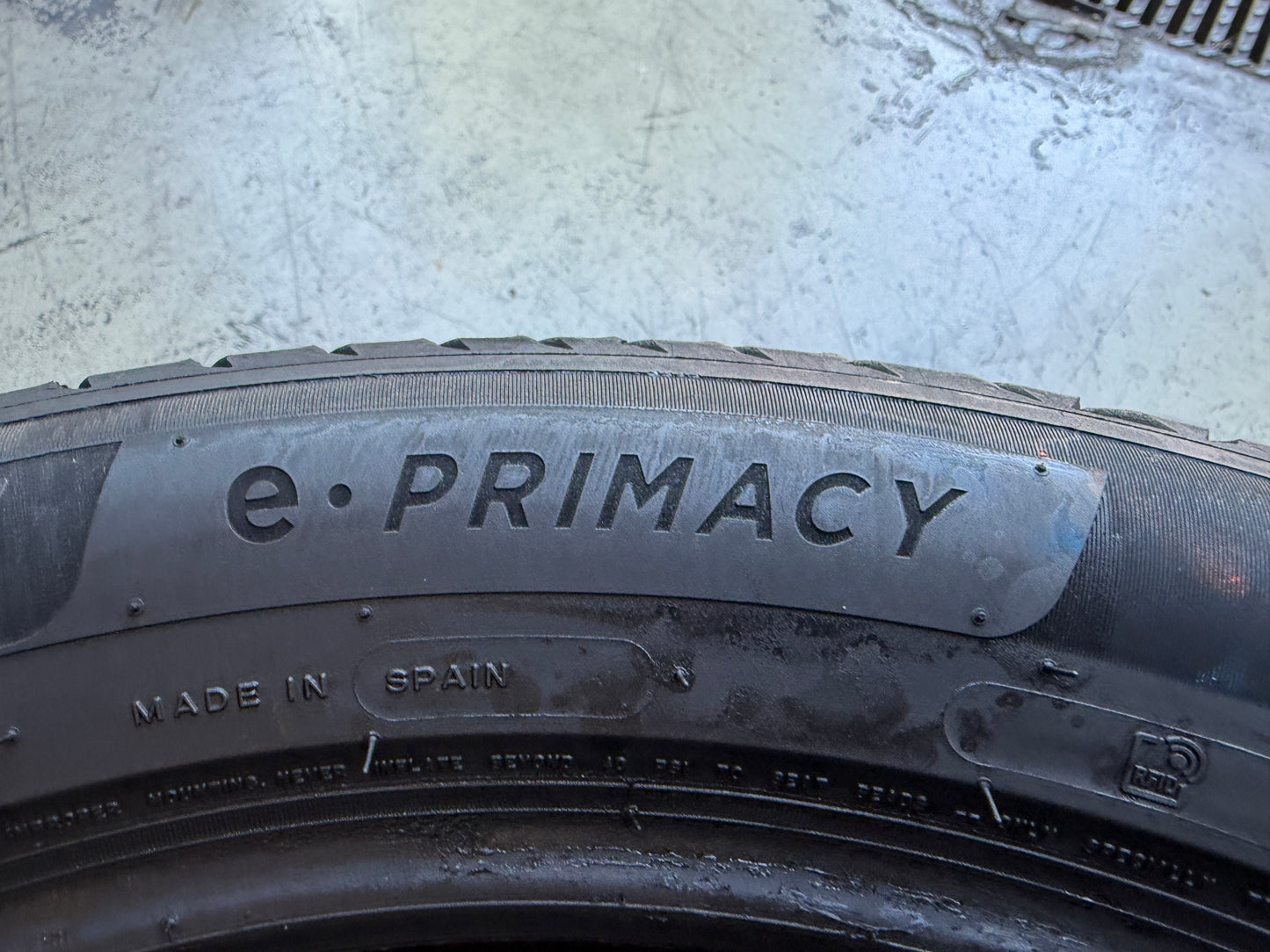 Usato: 2 Pneumatici Michelin e.Primacy 235/50R20 104V XL Estivi 85% residui