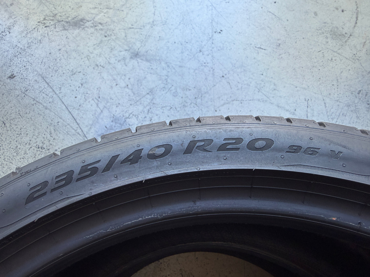 Usato: 2 Pneumatici Pirelli P Zero (PZ4) 235/40R20 96V XL AR Estivi 85% residui