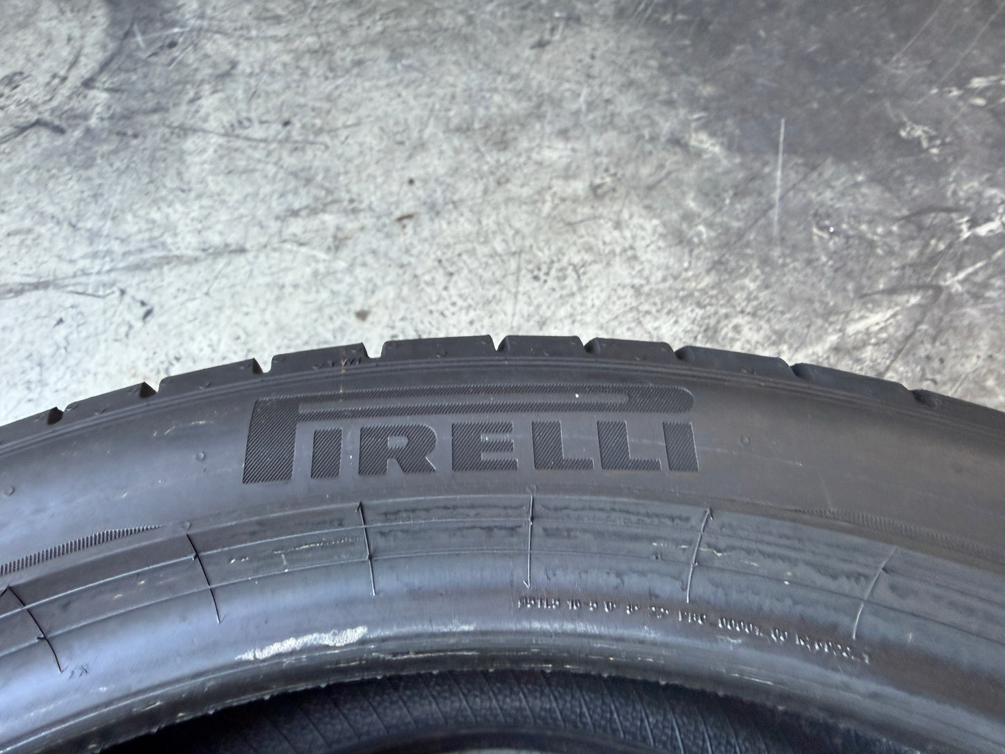 Usato: 2 Pneumatici Pirelli P Zero (PZ4) 235/40R20 96V XL AR Estivi 85% residui