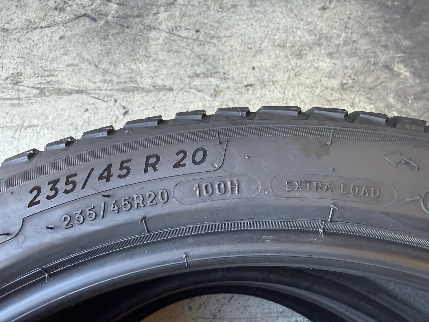 Usato: 2 Pneumatici Michelin CrossClimate 2 SUV 235/45R20 100H XL VOL 90% residui