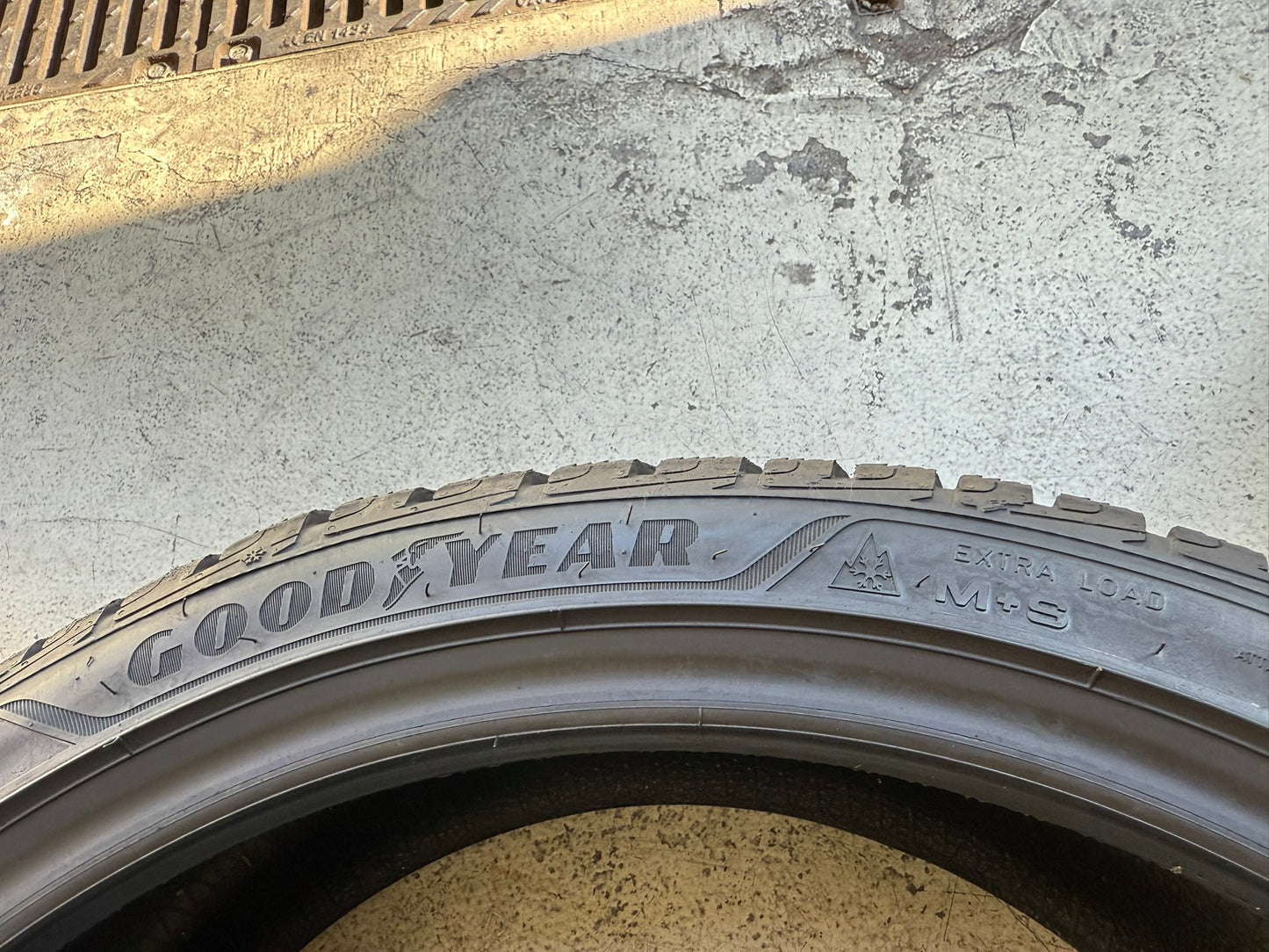 Usato: 4 Gomme 225/40R19 93W XL + 255/35R19 96V XL Goodyear Invernale 85-95% residui